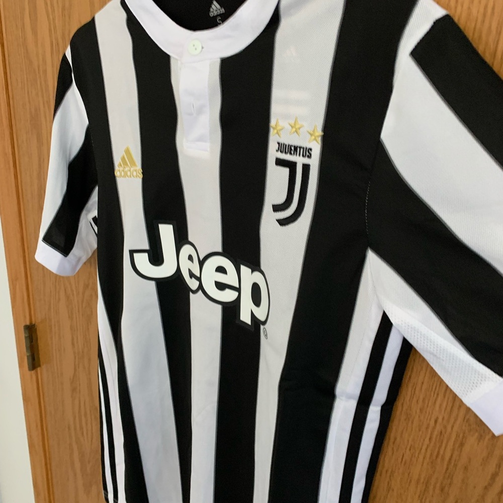 Juventus 17/18 Jerseys - Picture 7 of 12